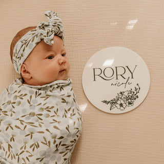 floral personalized baby name announcement plaque white gloss acrylic with green paint fill